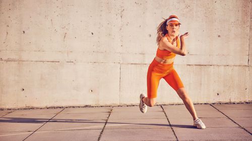 Here's How To Incorporate HIIT Workouts At Home Without Equipment